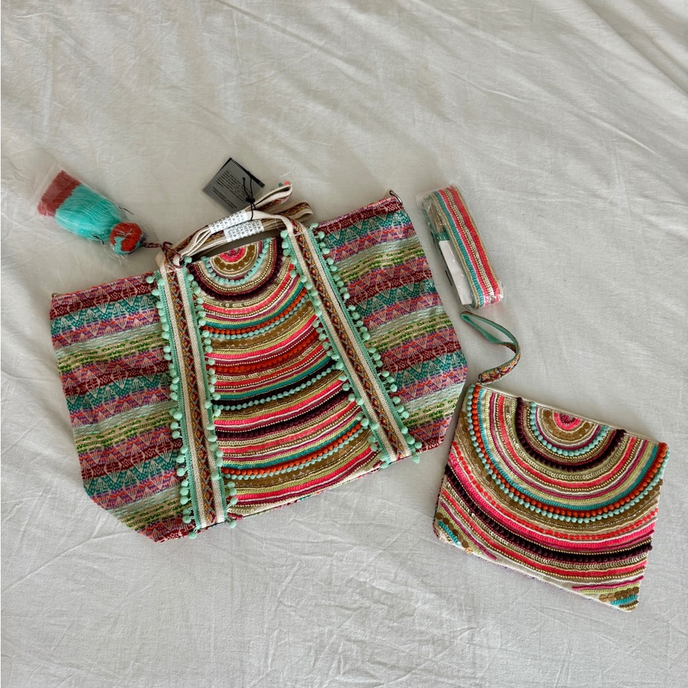 America & Beyond Large Tote Set